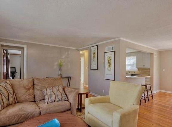 3rd image of 4425 W 72nd St #1