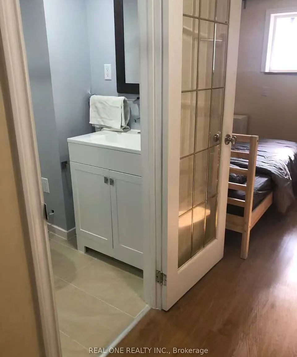 1 bed, $1,000 — Photo 3