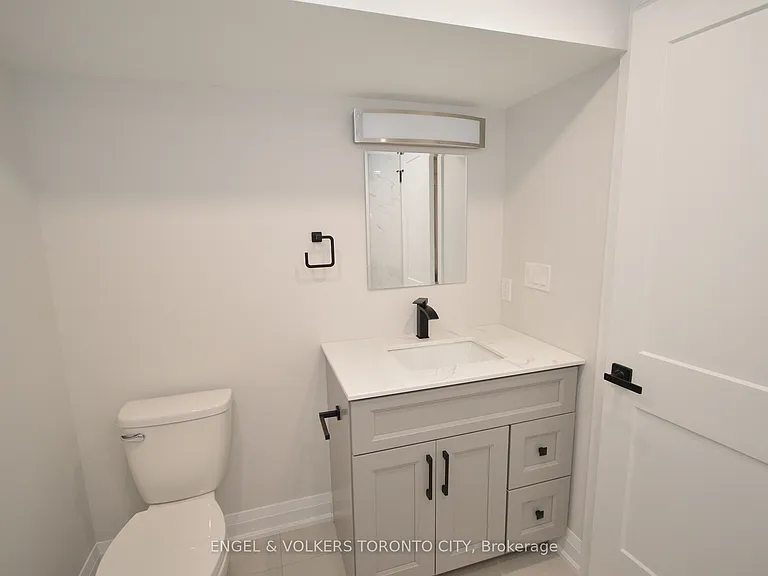 139 Queen St #BASEMENT — Photo 12