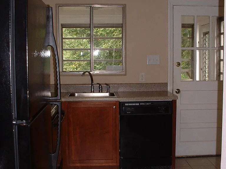 2318 Lyon St — Photo 4