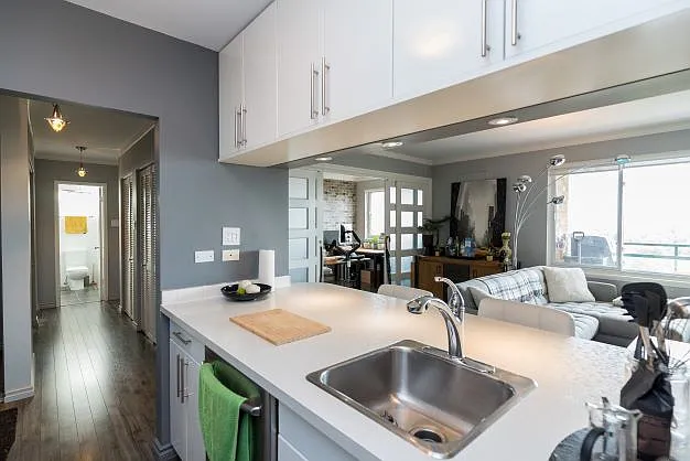 12C Roslyn Rd — Photo 3