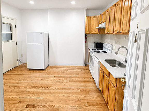 2nd image of 74 Tyler St APT 2