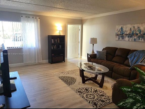 2nd image of 405 Meadows Cir #405