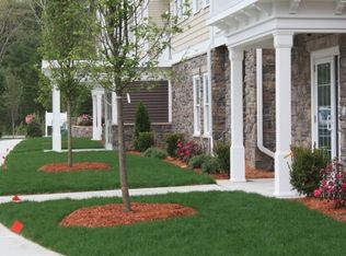 10 Braemoor Woods #300, Salem, NH 03079