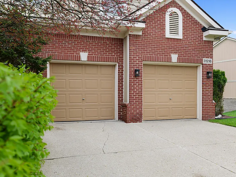 31216 Kingswood Blvd — Photo 7