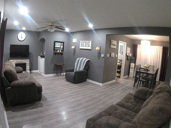 2nd image of 1812 Hoover Way