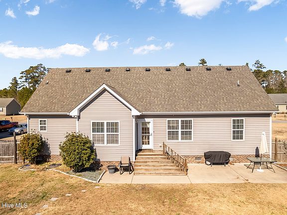 4th image of 111 Tideland Drive