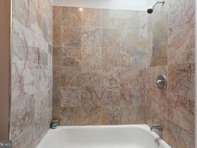 1708 Latrobe St — Photo 14