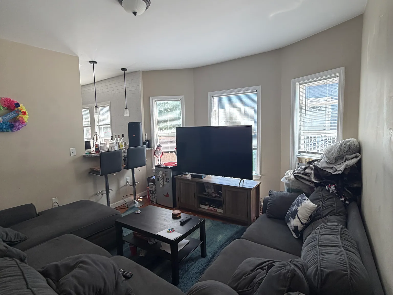3 bed, 2.0 bath, 1200 sqft, $3,850 — Photo 2