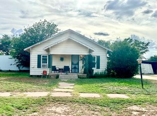 735 S 12th St, Slaton, TX 79364