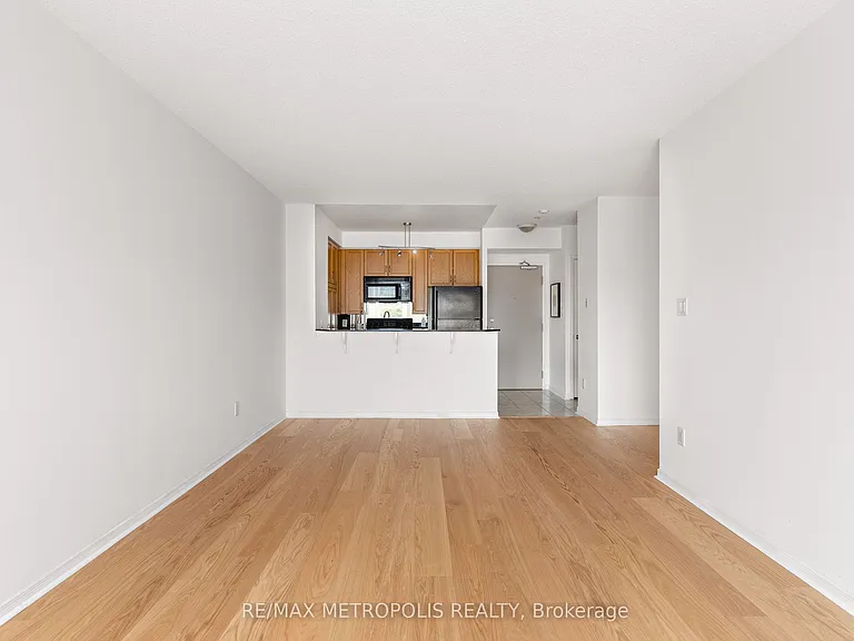 2495 Dundas St W #412 — Photo 9