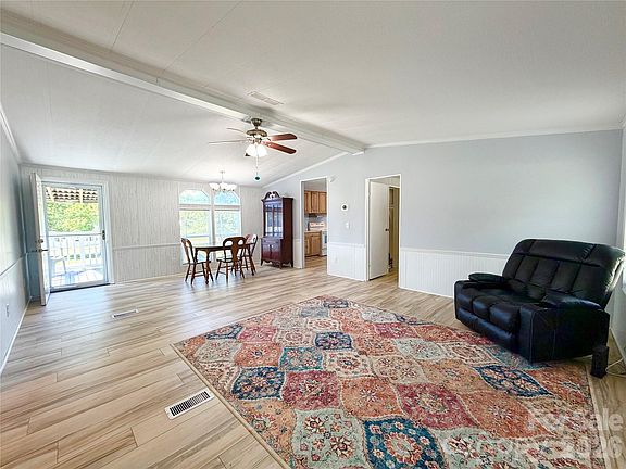 4th image of 438 Hall Spencer Rd