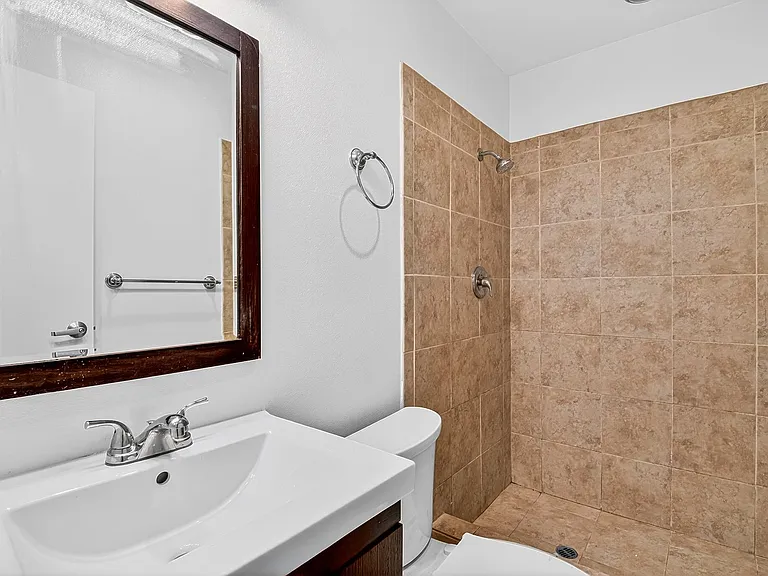 908 Roswell Avenue — Photo 26