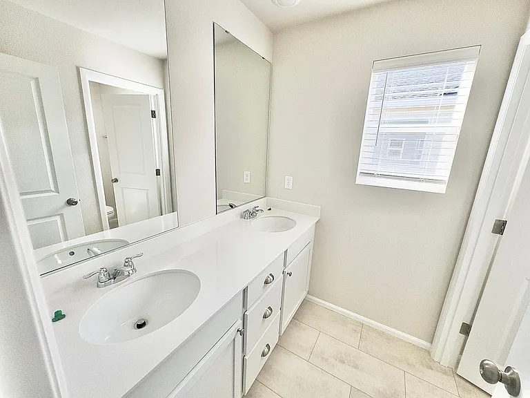 2nd bathroom