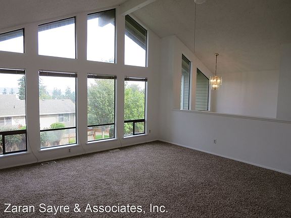 4th image of 2228 Dogwood St NE