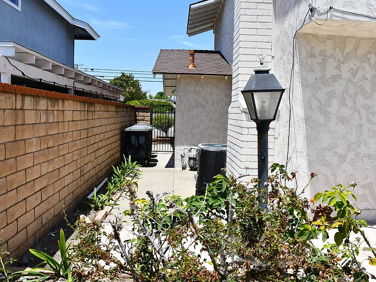 522 E Collins Ave — Photo 59
