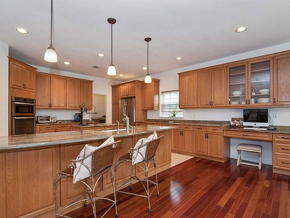 5th image of 52 Hamlet Dr