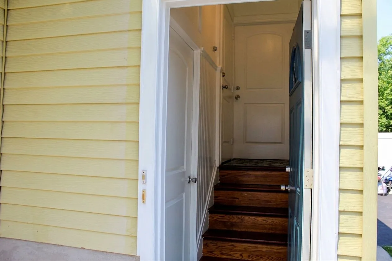 1 bed, 1950 sqft, $2,100 — Photo 2
