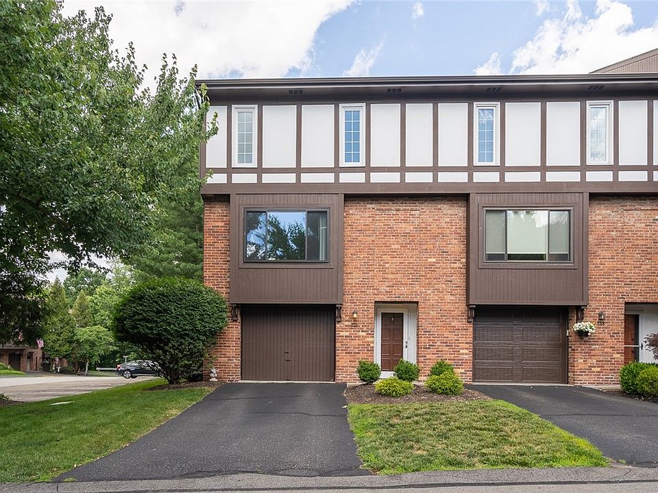 1st image of 221 Woodbridge Ct