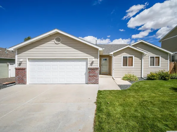 1321 Arnold St, Laramie, WY 82070