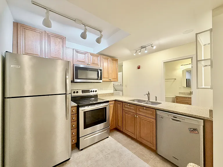 1833 Lamont St NW #1 — Photo 4