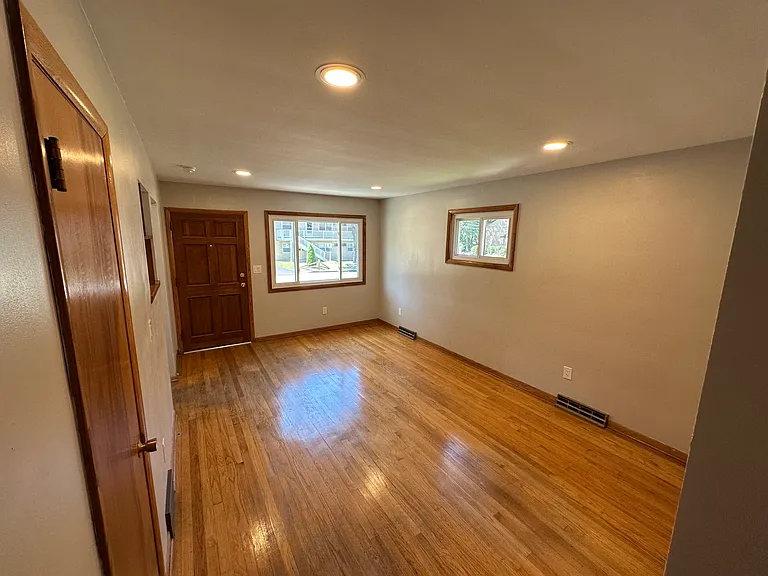 649 E Hopocan Ave — Photo 2