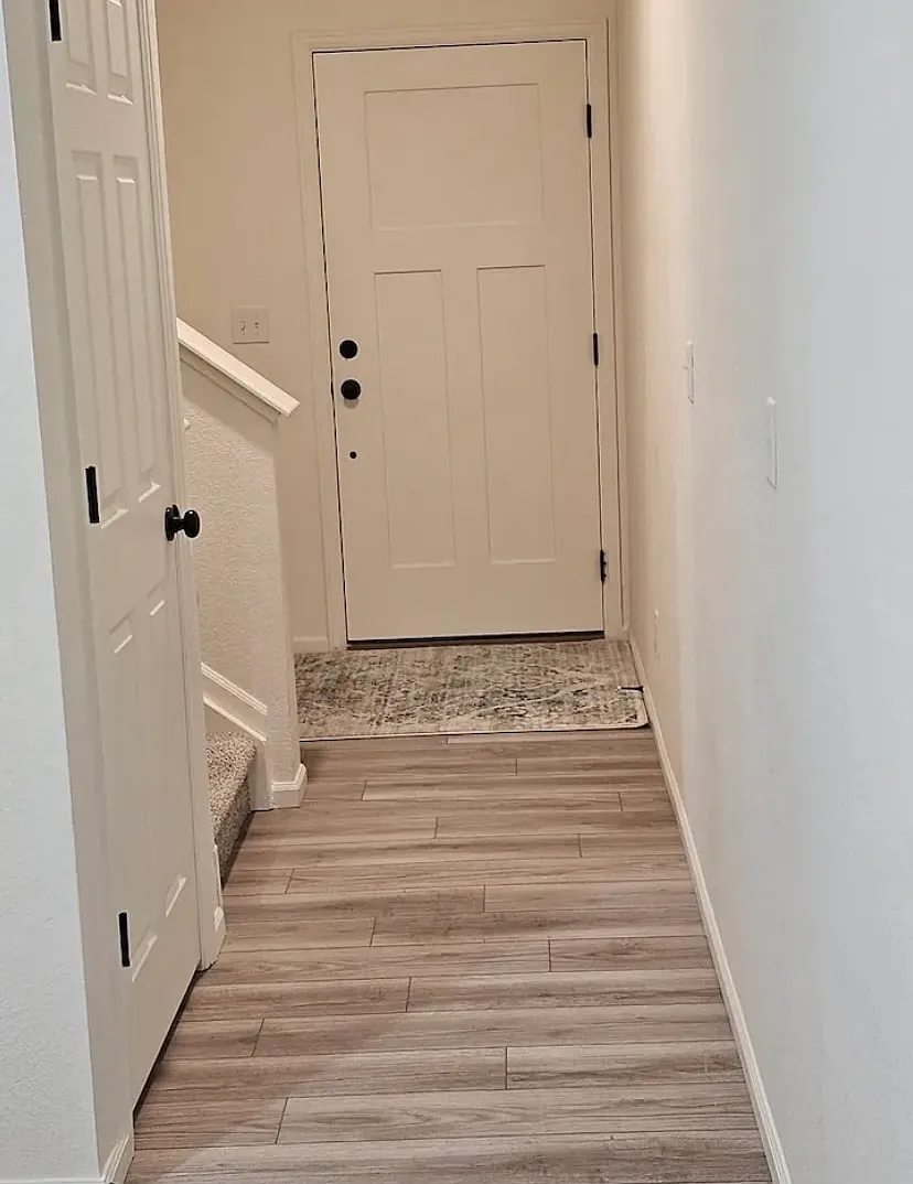 3 bed, 2380 sqft, $3,450 — Photo 2