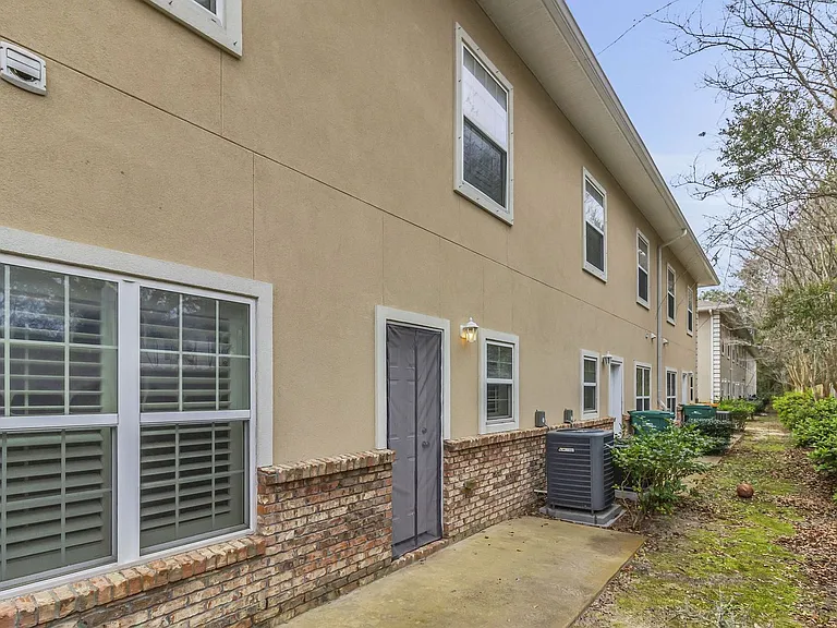 1486 Bentley Cir — Photo 35