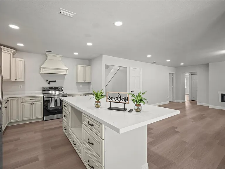 100 Redbud Woods Trl — Photo 2