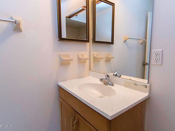 5138_Ricker_Bathroom_03