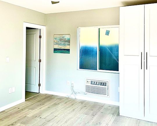 2nd image of 613 S Prairie Ave #13
