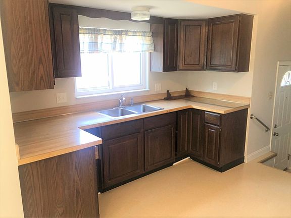 2nd image of 22762 Beechwood Ave