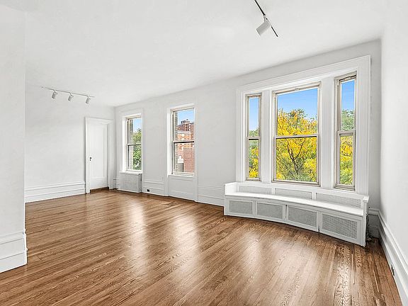 2nd image of 114 Morningside Dr APT 32