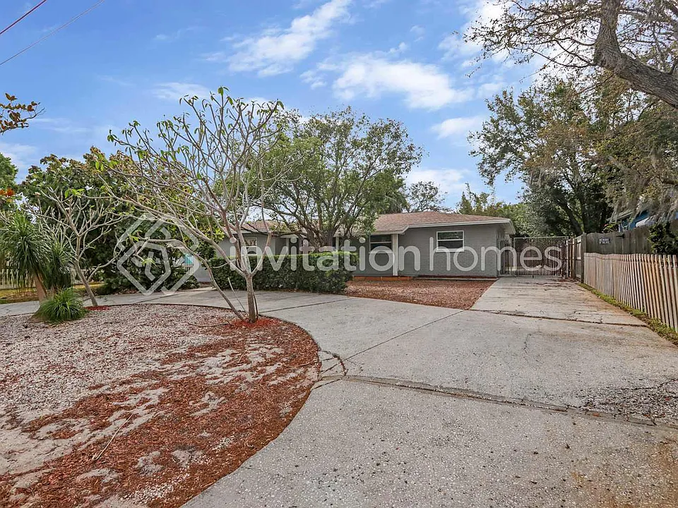 777 La Plaza Ave S