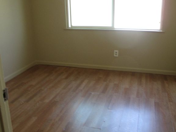 5th image of 209 E Orchard St Unit D