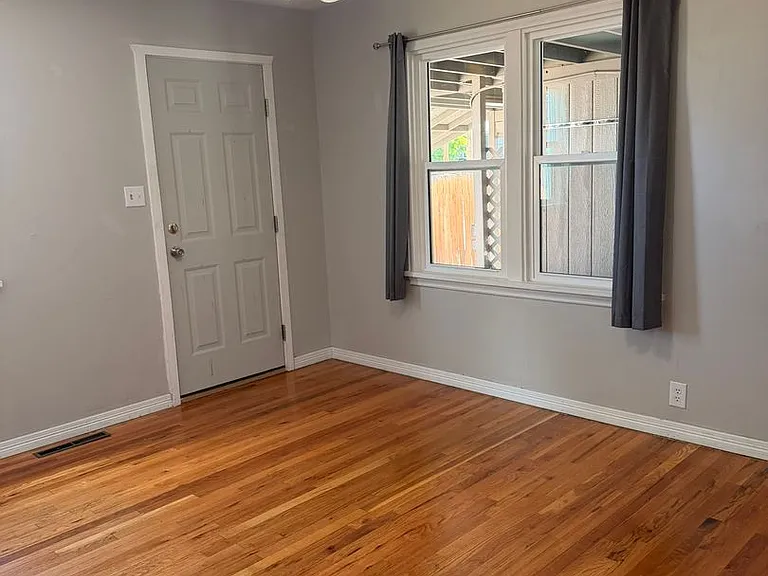 1403 Bunting Ave — Photo 5