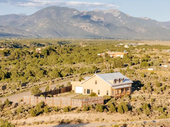 2 Mesa Sea Rd, Arroyo Hondo, NM 87513