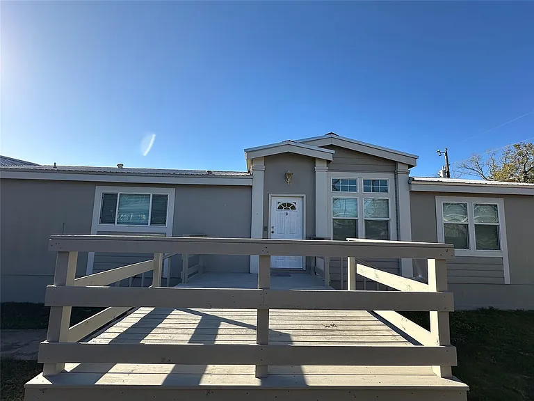 104 Ramirez St — Photo 7