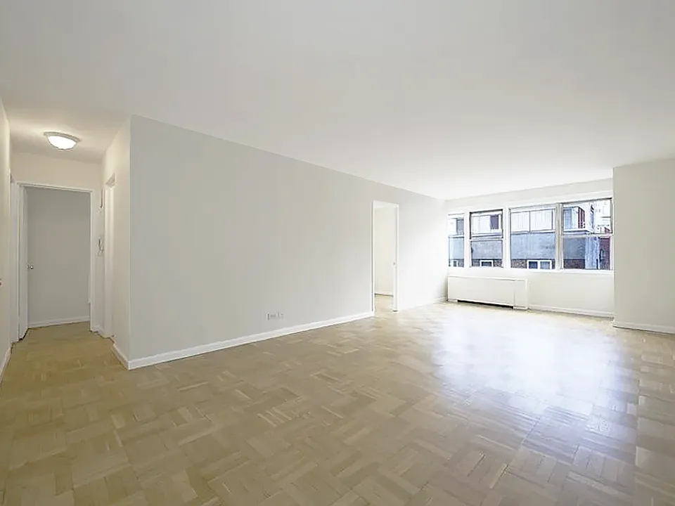 155 E 34th St #12S