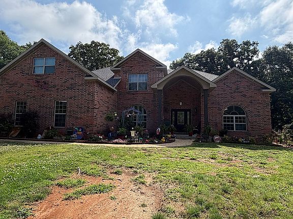 2nd image of 8202 Oak Creek Ln