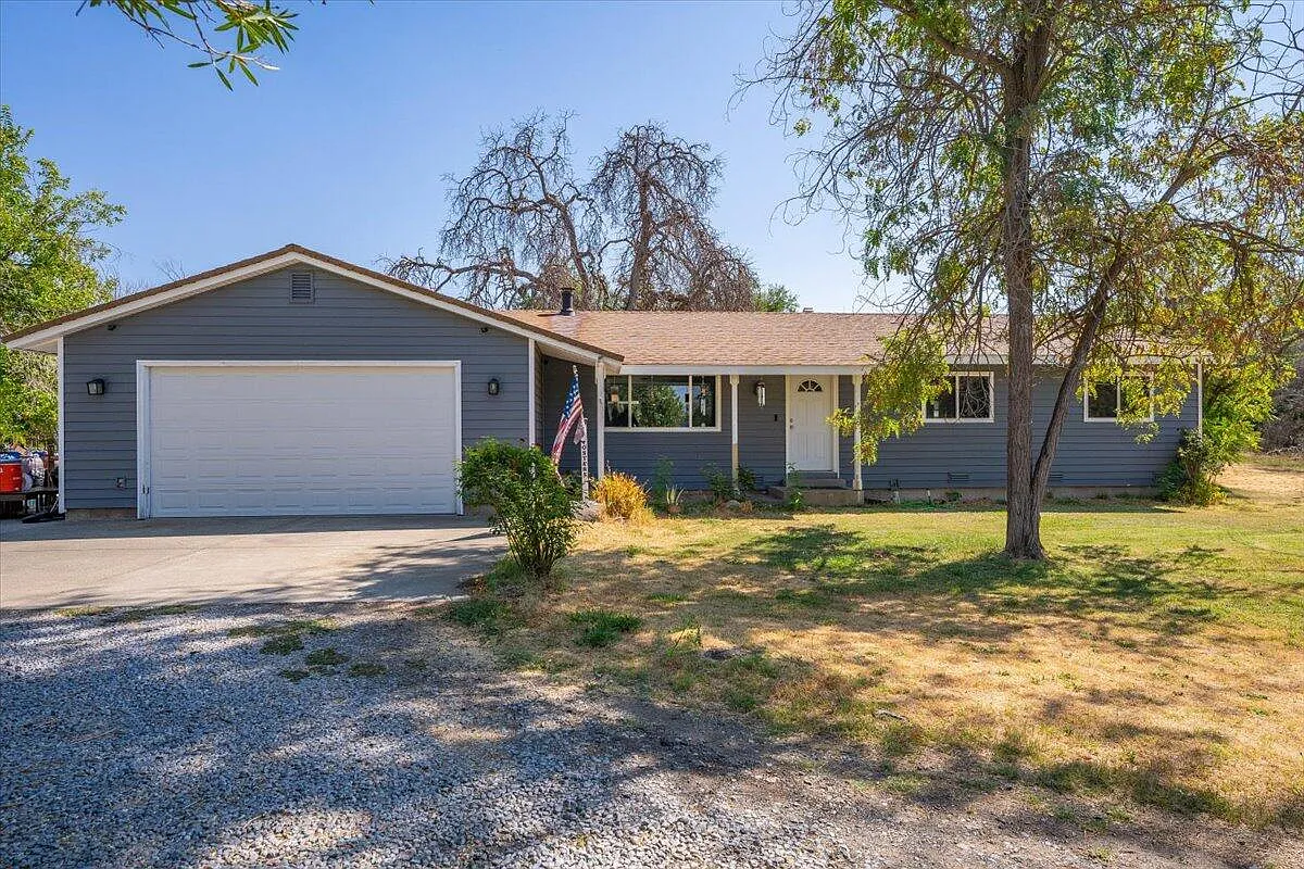 3577 Della Ln photo 1