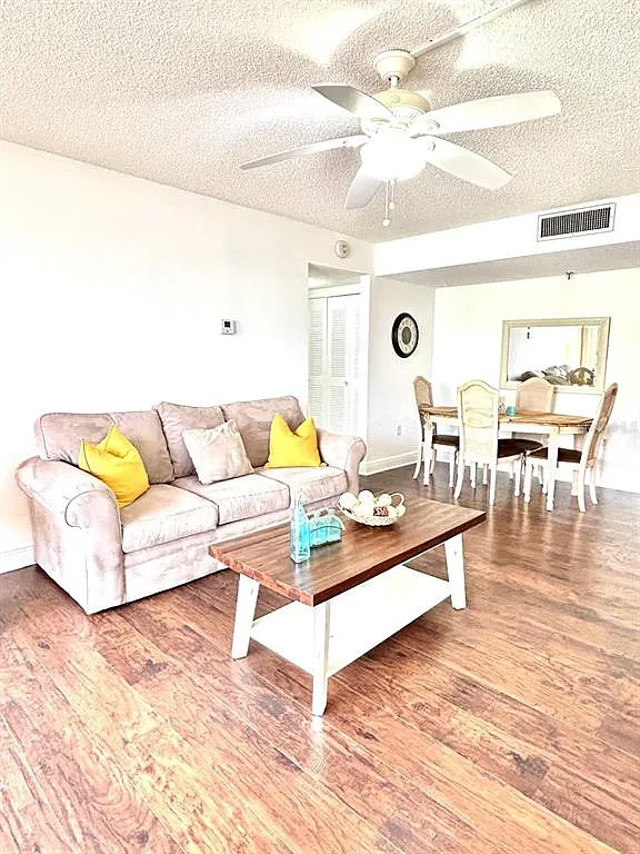 2 bed, 2.0 bath, 783 sqft, $1,600 — Photo 4
