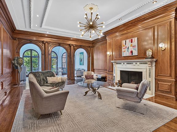 2nd image of 260 Beacon St APT 4