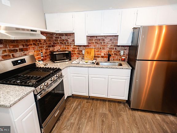 5th image of 270 E Slocum St