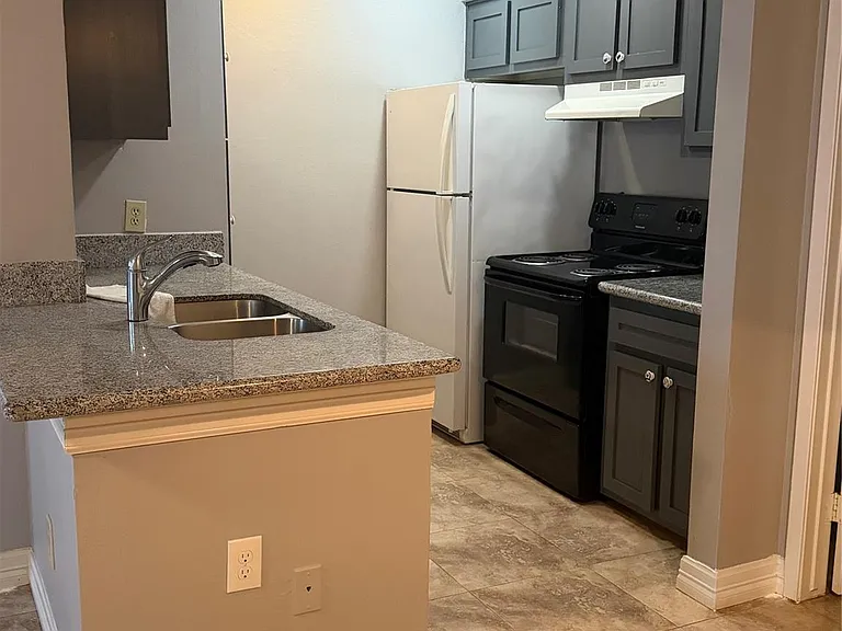 3919 Fairmont Pkwy #205 — Photo 1