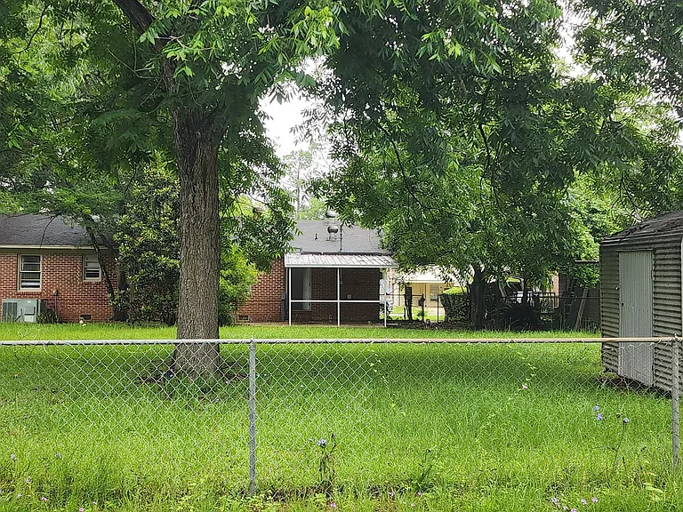 411 Vintage Rd — Photo 9
