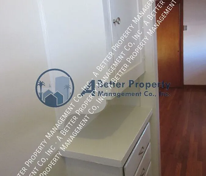234 N Newport #C — Photo 4