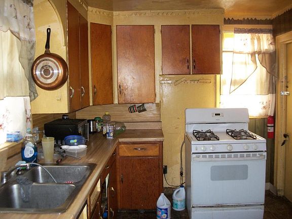 3rd image of 717 Martin Luther King Jr St SE