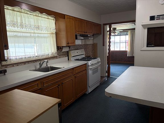 5th image of 703 Poplar St
