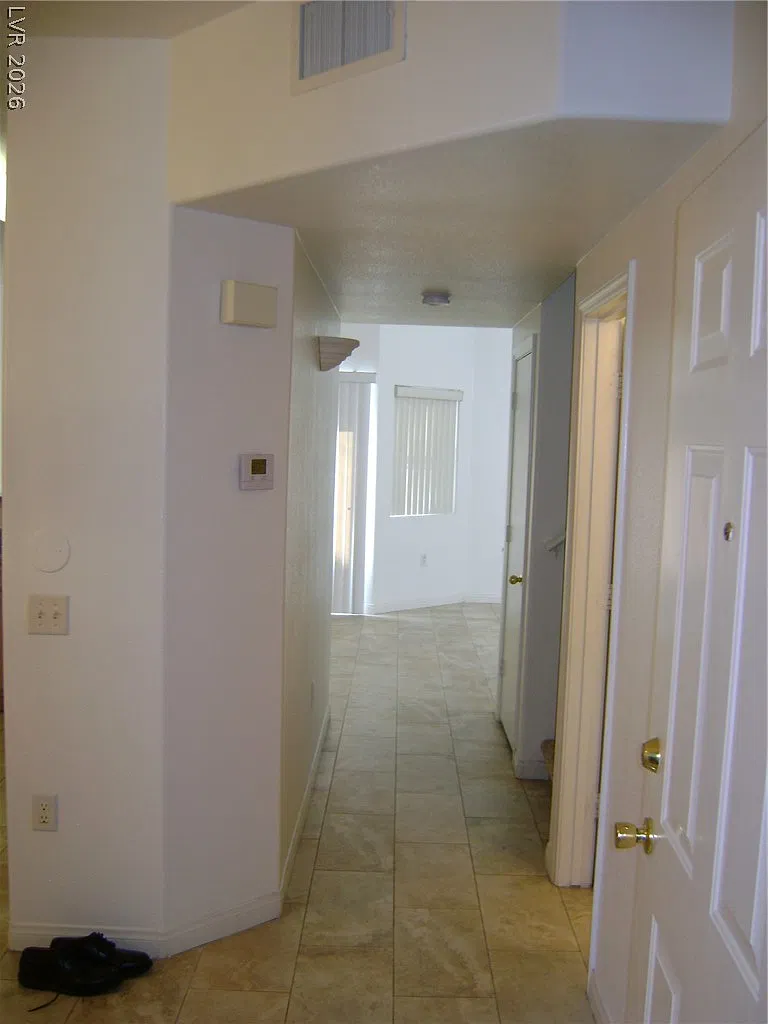 3 bed, 3.0 bath, 1490 sqft, $2,112 — Photo 3